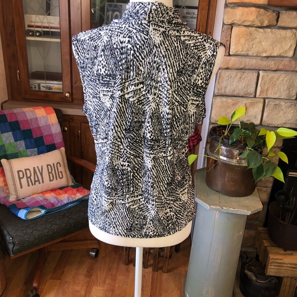 Pleat Pleat by Rafael size medium sleeveless cowl neck top black silver & white - Picture 3 of 3